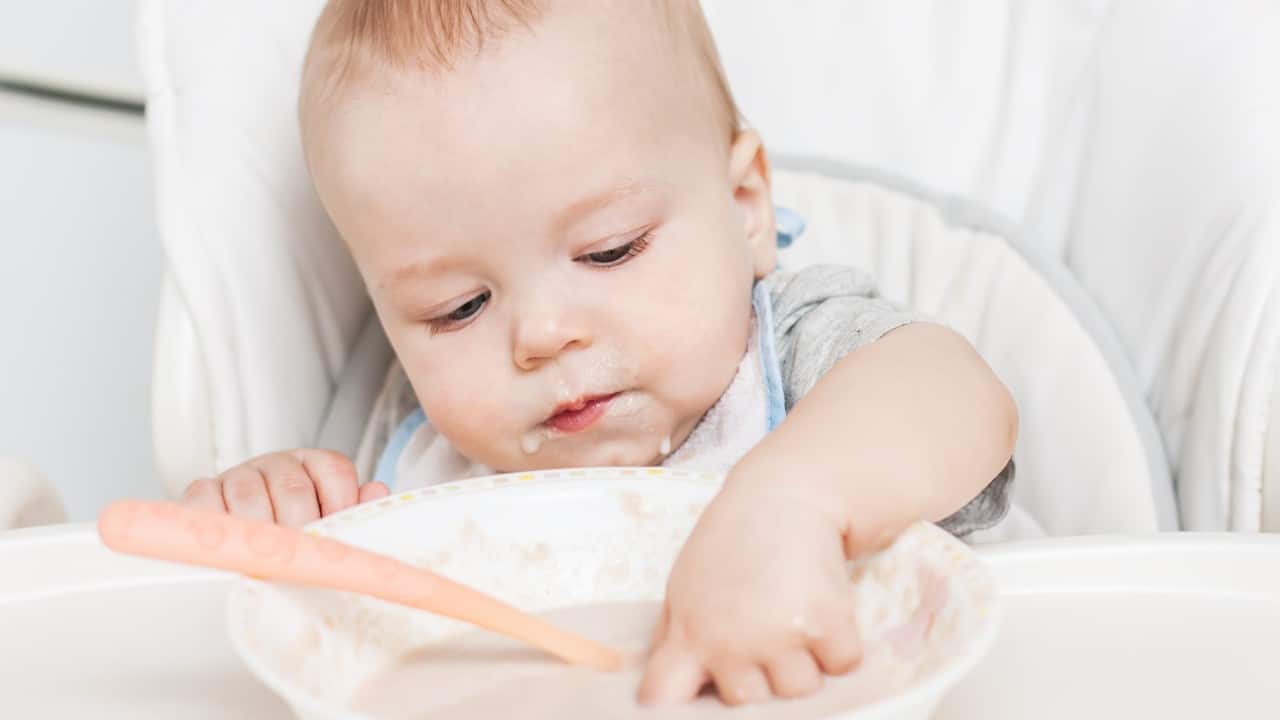 Mi mamá dice que debería de añadir cereal al biberón