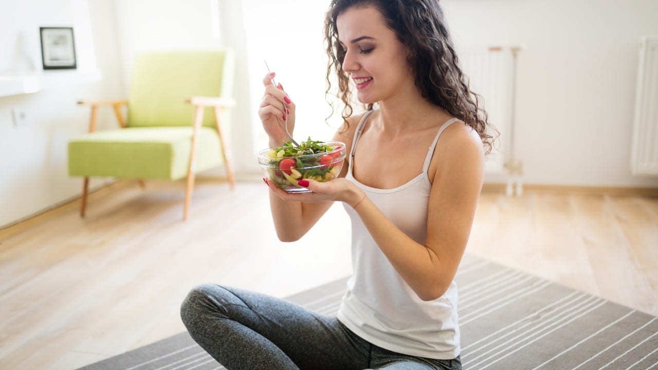 Para quemar más grasas, ¿es bueno o no comer antes de hacer ejercicio?