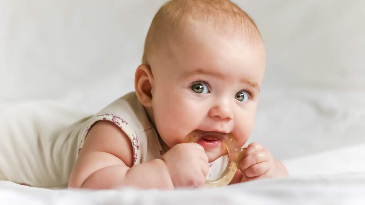 ¿Por qué cambia el color de los ojos de tu bebé?