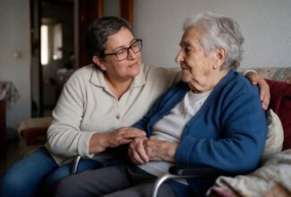 ¿Cuidas a una persona con Alzheimer? Tips para ayudarte…
