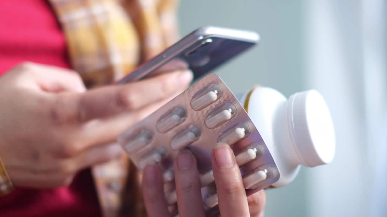 ¿Por qué no debemos tomar antibióticos sin receta?