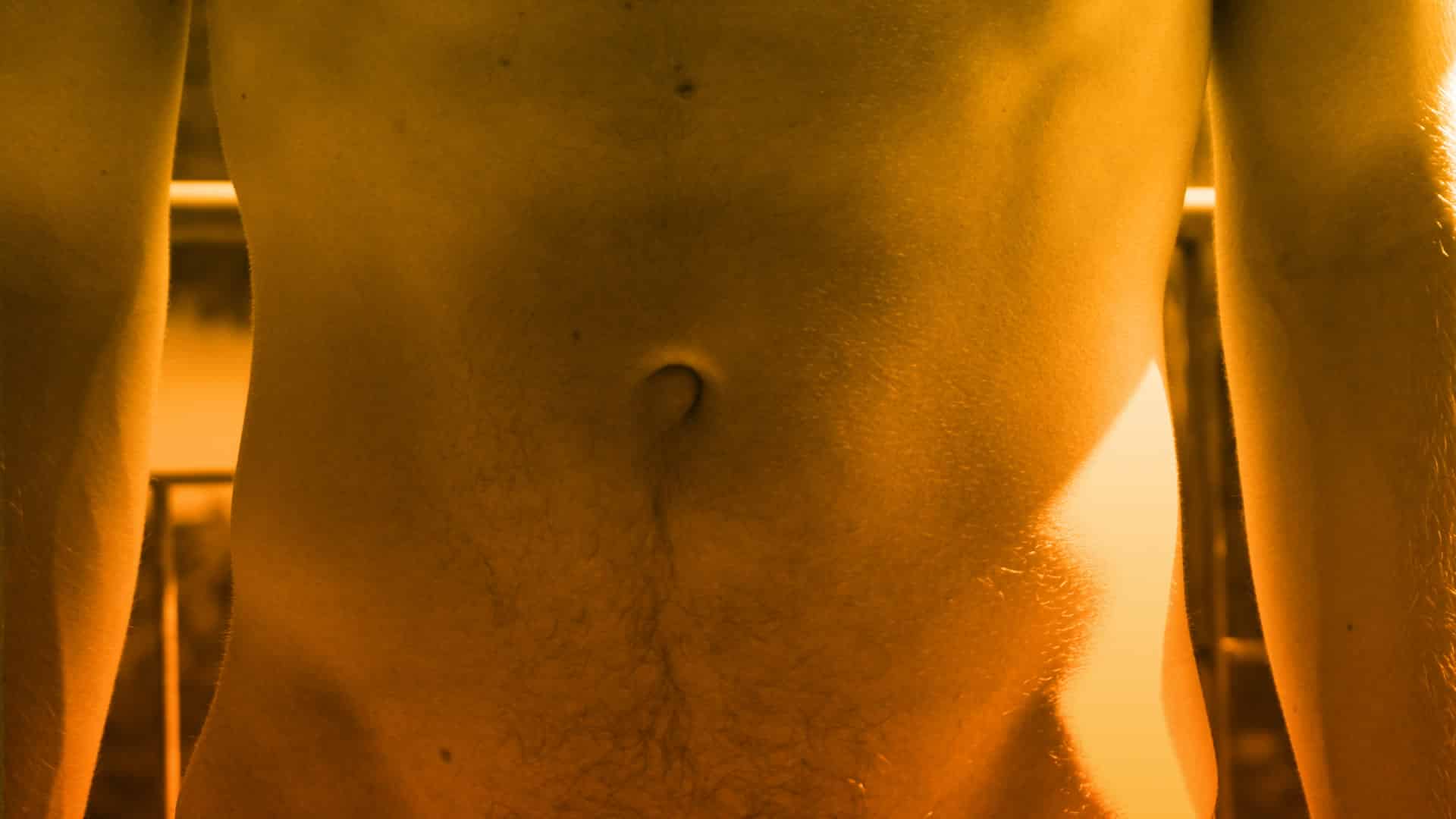 Rotación de los intestinos en el abdomen para aliviar una mala rotación intestinal