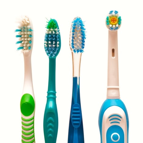 Cepillo de dientes: ¿es mejor el eléctrico o el manual?