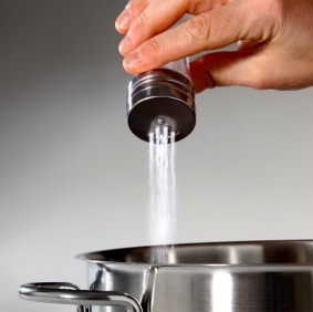 El consumo de sal sube a nivel mundial. ¡Controla el tuyo!