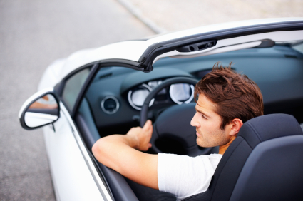 Manejar un convertible puede afectar el oído